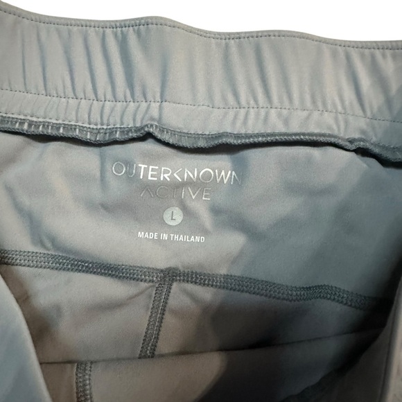 NWT Outdoor Voices Grey leggings Back Pocket wicking material w/ leg venting Lg - Picture 3 of 13